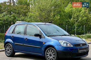 Хэтчбек Ford Fiesta 2006 в 