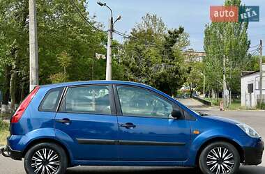 Хэтчбек Ford Fiesta 2006 в 