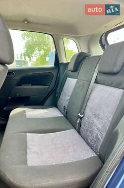 Хэтчбек Ford Fiesta 2006 в 