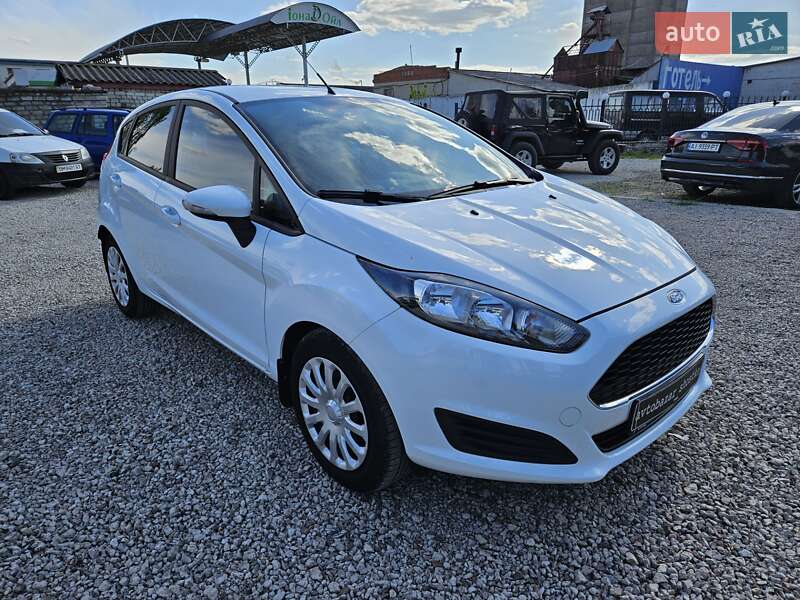 Хэтчбек Ford Fiesta 2016 в 