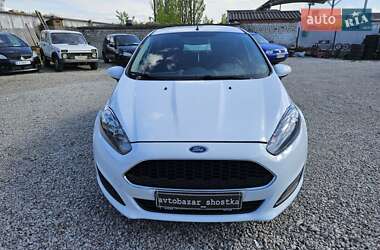 Хэтчбек Ford Fiesta 2016 в 