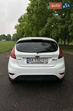 Хэтчбек Ford Fiesta 2011 в 