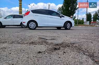 Хетчбек Ford Fiesta 2012 в 