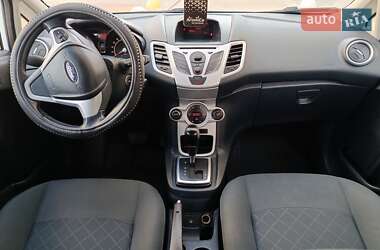 Хэтчбек Ford Fiesta 2011 в 