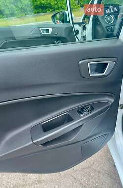 Хэтчбек Ford Fiesta 2013 в 