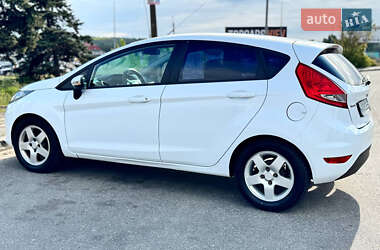 Хэтчбек Ford Fiesta 2012 в 