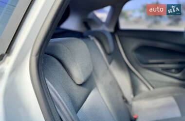 Хэтчбек Ford Fiesta 2012 в 