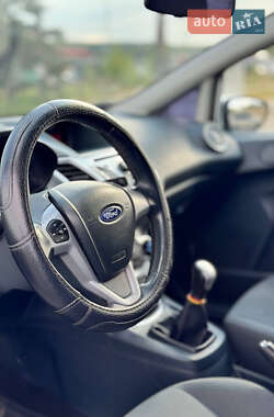 Хэтчбек Ford Fiesta 2012 в 