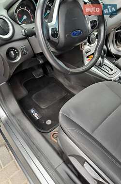 Хэтчбек Ford Fiesta 2015 в 