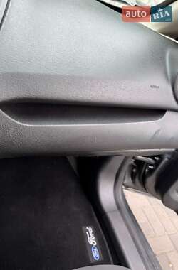 Хэтчбек Ford Fiesta 2015 в 