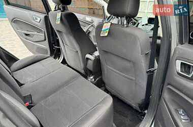 Хэтчбек Ford Fiesta 2015 в 