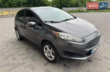 Хэтчбек Ford Fiesta 2015 в 