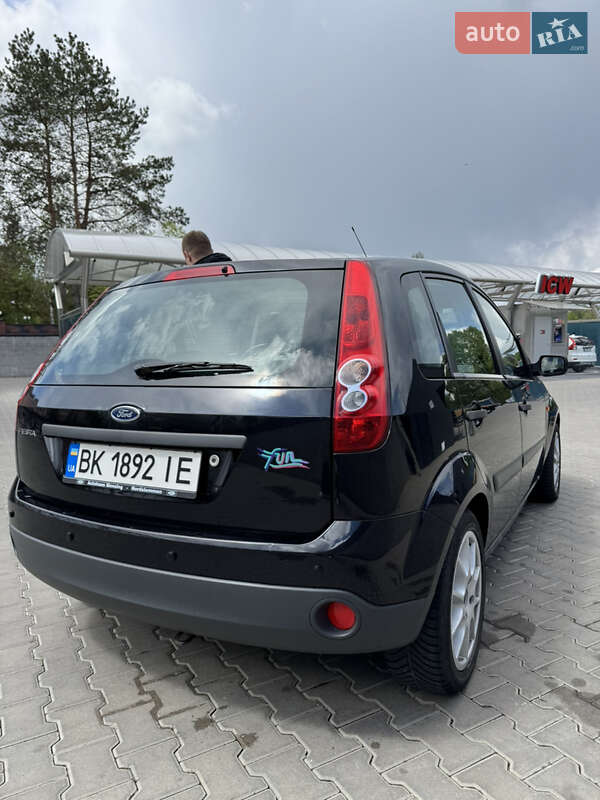 Хэтчбек Ford Fiesta 2005 в Ровно