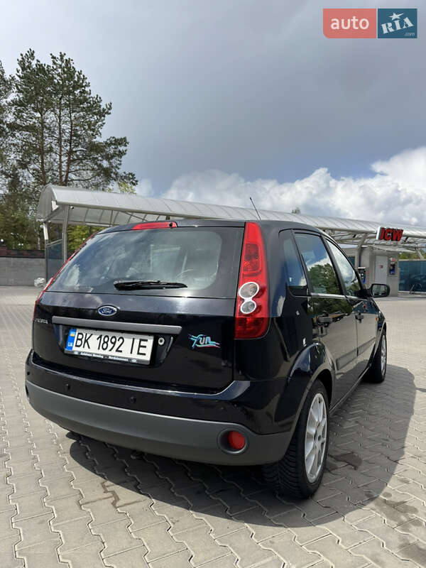 Хэтчбек Ford Fiesta 2005 в Ровно