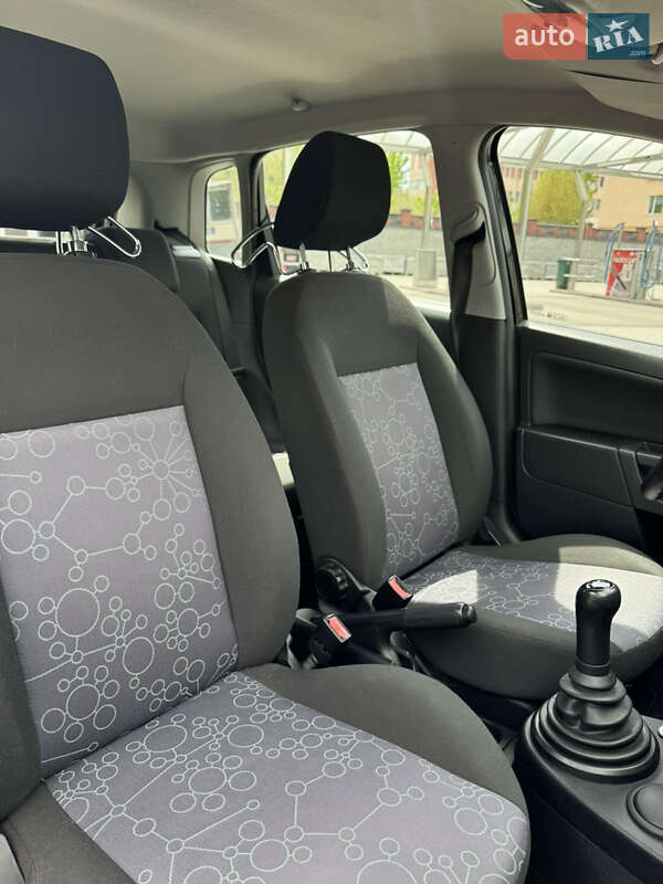 Хэтчбек Ford Fiesta 2005 в Ровно