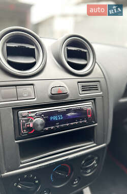 Хэтчбек Ford Fiesta 2007 в 