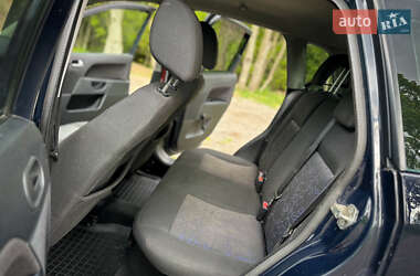 Хетчбек Ford Fiesta 2006 в 