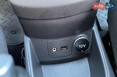 Хетчбек Ford Fiesta 2013 в 