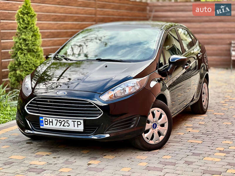 Седан Ford Fiesta 2016 в Гнівані