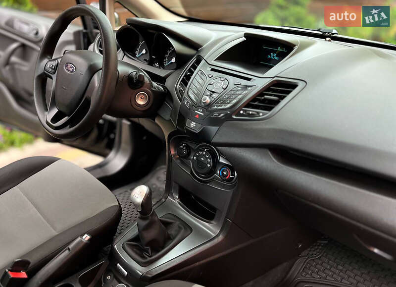 Седан Ford Fiesta 2016 в Гнівані