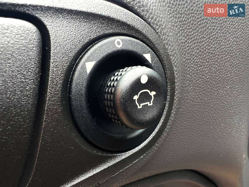 Седан Ford Fiesta 2016 в Гнівані