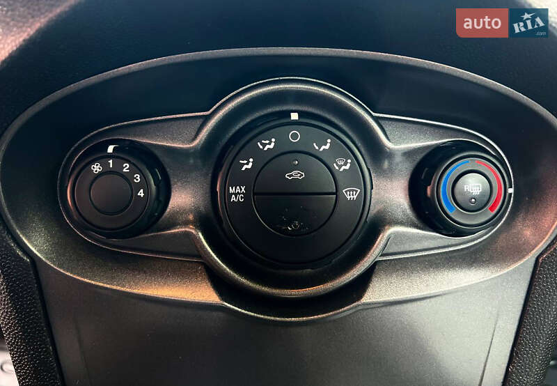 Седан Ford Fiesta 2016 в Гнівані