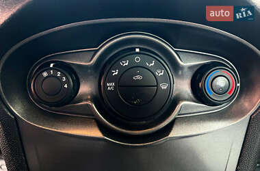 Седан Ford Fiesta 2016 в 