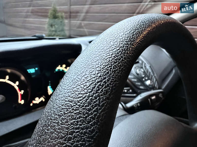 Седан Ford Fiesta 2016 в Гнівані