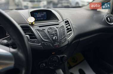 Хэтчбек Ford Fiesta 2016 в 