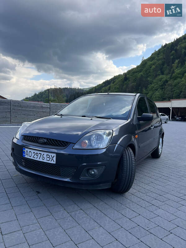 Хэтчбек Ford Fiesta 2008 в Межгорье