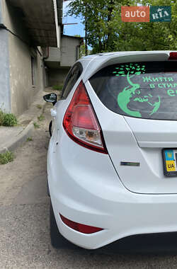 Хэтчбек Ford Fiesta 2016 в 