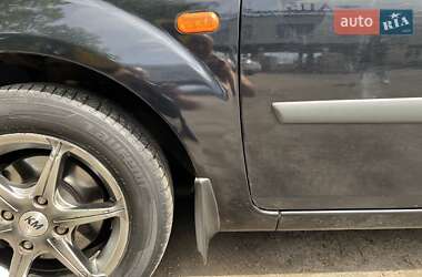 Хэтчбек Ford Fiesta 2006 в 