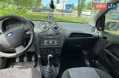 Хэтчбек Ford Fiesta 2006 в 