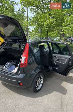 Хэтчбек Ford Fiesta 2006 в 