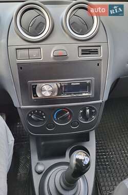 Хэтчбек Ford Fiesta 2008 в 