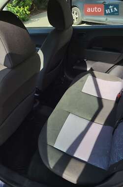 Хэтчбек Ford Fiesta 2008 в 