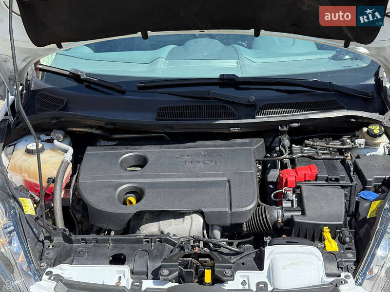 Хэтчбек Ford Fiesta 2010 в Днепре