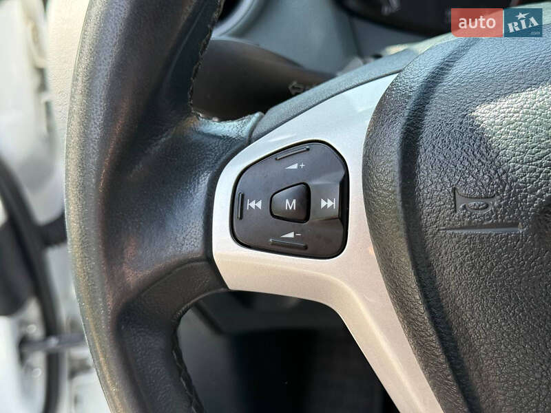 Хэтчбек Ford Fiesta 2010 в Днепре