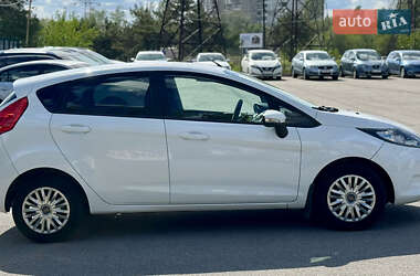 Хэтчбек Ford Fiesta 2010 в 