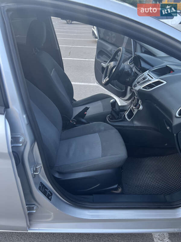 Хэтчбек Ford Fiesta 2011 в Днепре фото 11 Хэтчбек Ford Fiesta 2011 в Днепре