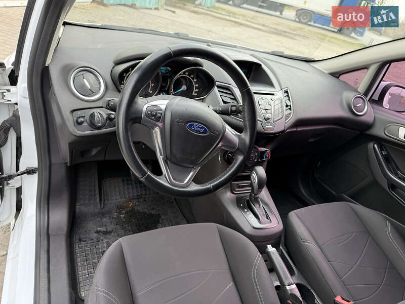 Хетчбек Ford Fiesta 2017 в Дніпрі