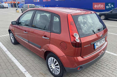 Хэтчбек Ford Fiesta 2006 в 