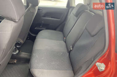 Хэтчбек Ford Fiesta 2006 в 