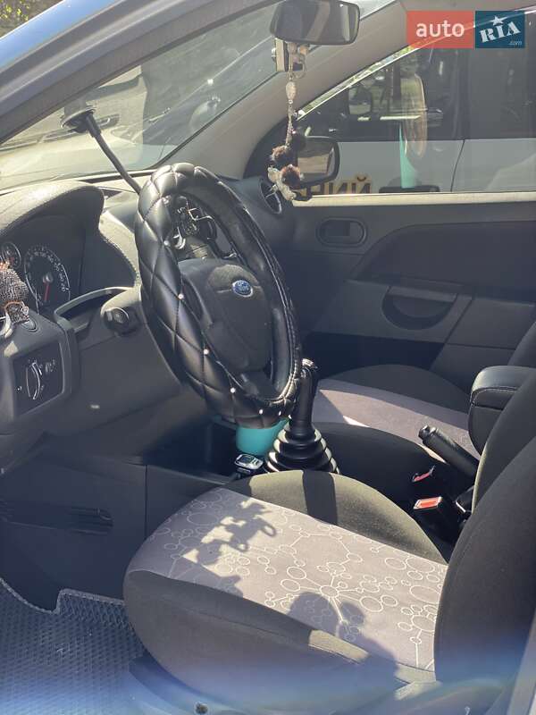 Хэтчбек Ford Fiesta 2006 в Никополе
