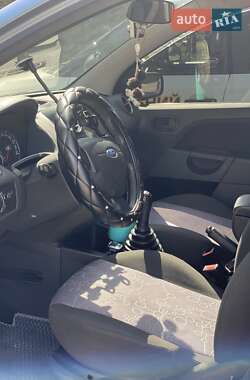 Хэтчбек Ford Fiesta 2006 в 