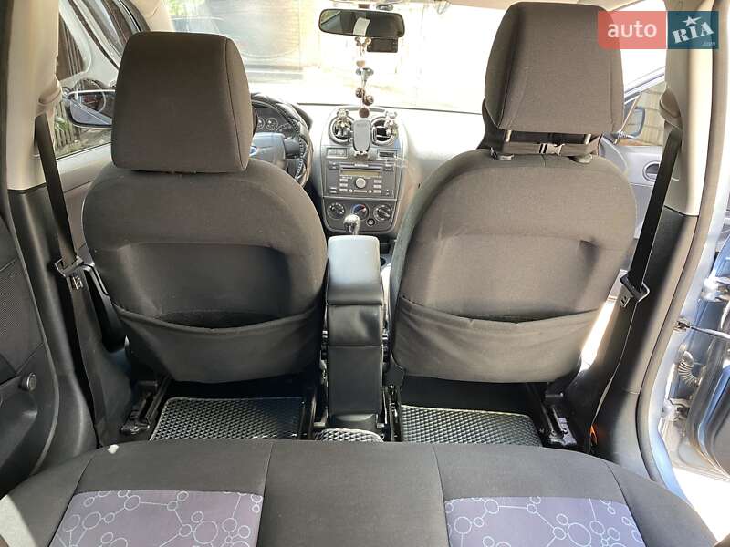 Хэтчбек Ford Fiesta 2006 в Никополе