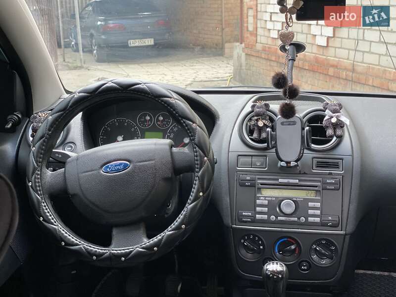 Хэтчбек Ford Fiesta 2006 в Никополе