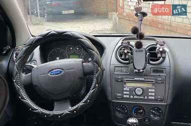 Хэтчбек Ford Fiesta 2006 в 