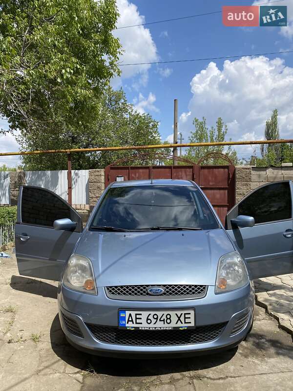 Хэтчбек Ford Fiesta 2006 в Никополе