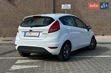 Хетчбек Ford Fiesta 2012 в 